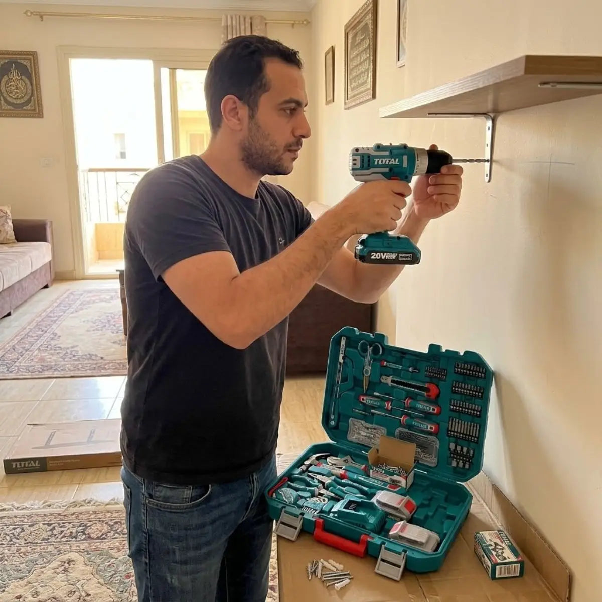شنطة عدة توتال للبيت 176 قطعة – شنيور دقاق 20 فولت براشليس ببطاريتين وشاحن